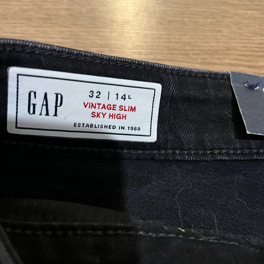 NWT GAP Women’s Slim Jeans - BLACK